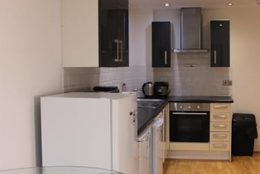 1 bed flat, Brookland Rd, Clarendon Park, Leicester, LE26BH - Image 1
